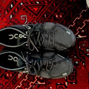 Womens walking sneakers.  Could be used for light jog as well. Very lightweight